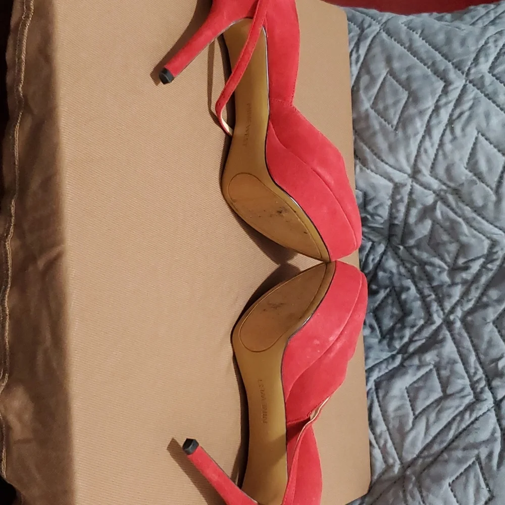Red pumps with ankle strap size 9 - Picture 4 of 4